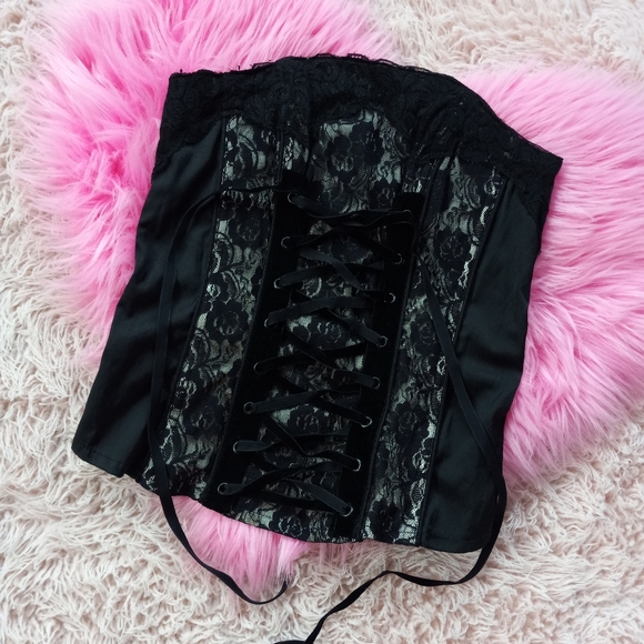 Tripp corsets! Collection post! Only 2 remain! Sev unlisted atm!!! Ask! - Picture 13 of 16